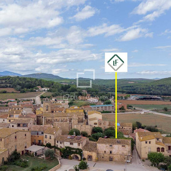Familienhaus komplett zu renovieren mit privatem Garten zu verkaufen in Alt Empordà, Girona