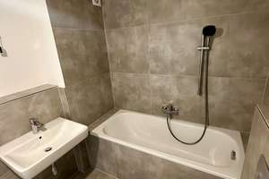 Großzügige 4-Zimmer-Wohnung mit ca. 135 m², Balkon, 2 Bädern, Aufzug und Garage in Düsseldorf-Bilk – 40223 Bilk, Düsseldorf – Vorschaubild 14