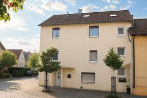 Zentrale Lage, flexible Nutzung : Dreifamilienhaus mit Ausbaupotential!!!