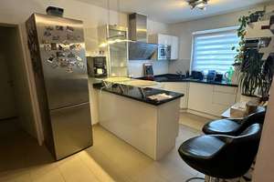 Attraktive möblierte 3-Zimmer-Wohnung mit Einbauküche, Balkon im Grünen & Tiefgarage