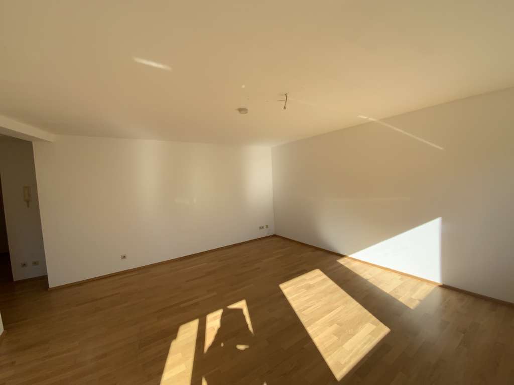 Immobilie in Ohmden - Attraktive 3-Zimmer-Erdgeschosswohnung mit Terrasse und Tiefgaragenstellplatz - Bild 1