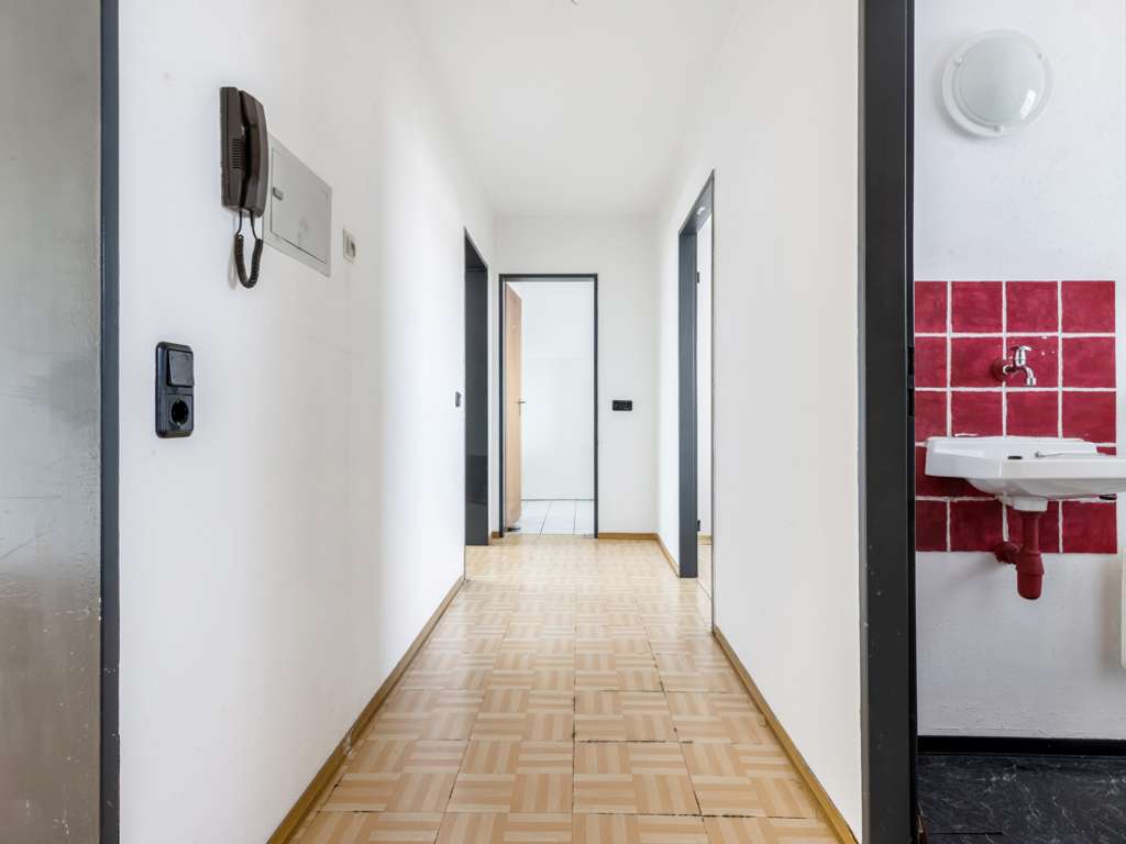 Immobilie in Eriskirch - Renovierungsbedürftige 2-Zimmer-Wohnung mit guter Raumaufteilung – sofort frei und mit Garage - Bild 4