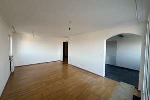 Helle 2,5-Zimmer Wohnung im 11. OG mit Balkon in Aubing – Ravensburger Ring 65, 81243 Aubing-Süd, München – Vorschaubild 2