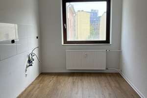 frisch renovierte 3 Zimmer Wohnung mit Balkon in der Innenstadt