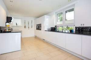 Großzügige Walmdach-Villa mit Schwimmbad und Sauna – Die vollständige Adresse der Immobilie erhältst du vom Anbieter., 42489 Wülfrath – Vorschaubild 11