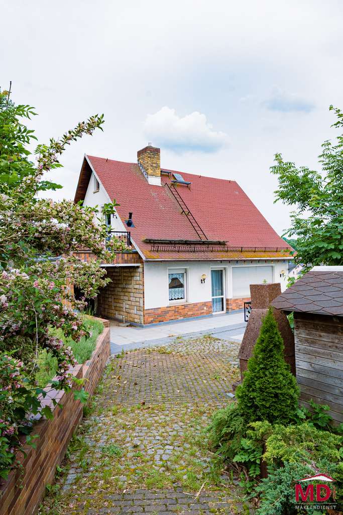 Immobilie in Oelsnitz/Erzgeb. - Einfamilienhaus auf großem Grundstück - Bild 1