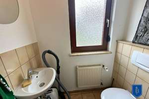 Wohnen auf der Alb, gemütliche 2,5-Zimmer-Wohnung mit Holzofen, Balkon und Stellplatz – Die vollständige Adresse der Immobilie erhältst du vom Anbieter., 72574 Bad Urach – Vorschaubild 11