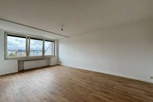 Attraktive Dachgeschosswohnung mit viel Raum und Balkon in zentraler Lage