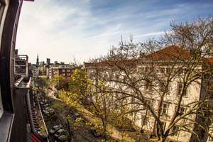 Großzügige 5,5-Zimmer-Dachgeschosswohnung mit Wintergarten und Aufzug direkt in die Wohnung