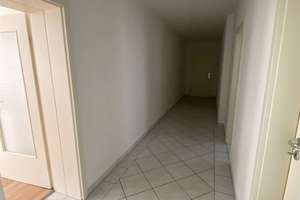 Gepflegte Wohnung mit Balkon und Tageslichtbad - ruhige Kaßberglage - Einbauküche auf Wunsch – Georg-Landgraf-Straße 33, 9112 Kaßberg, Chemnitz – Vorschaubild 2