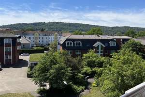 Helle 3 Zimmer Wohnung mit Balkon und Einbauküche