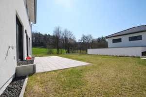 Familienidylle trifft Zukunft – KfW-40 Haus mit PV-Anlage & Einliegerwohnung in naturnaher Lage – Amberg-Sulzbach (Kreis) – Vorschaubild 15