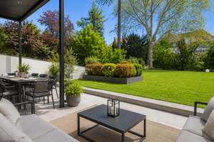 LAGE! LAGE! LAGE! Luxuriöses Wohnen in Traumlage mit großer Terrasse & Garten plus Stellplatz
