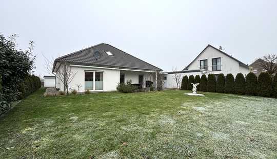 Bild von Moderner Bungalow in ruhiger Lage! Glaserfaseranschluss, Garage, pflegeleichtes Grundstück uvm.