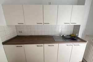 Stadtleben trifft Erholung: 3-Raum-Wohnung direkt am Schlossteich – Erich-Schmidt-Str. 21, 9113 Zentrum, Chemnitz – Vorschaubild 2
