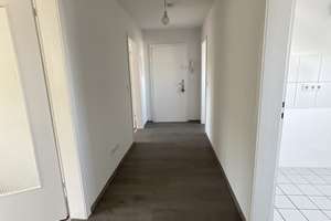 Frisch renovierte Dachgeschosswohnung! – Stephanstr. 1, 40599 Reisholz, Düsseldorf – Vorschaubild 4