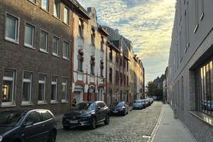 Möbliert auf Zeit: 2-Zimmer-Altbau Altstadt, ruhige Seitenstraße, 5 Min zum Rhein – 40213 Altstadt, Düsseldorf – Vorschaubild 24