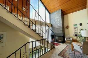 Geschmackvolles Architektenhaus mit offener Galerie • Eingangsbereich mit Kamin • Laubenheim – Mainz – Vorschaubild 11