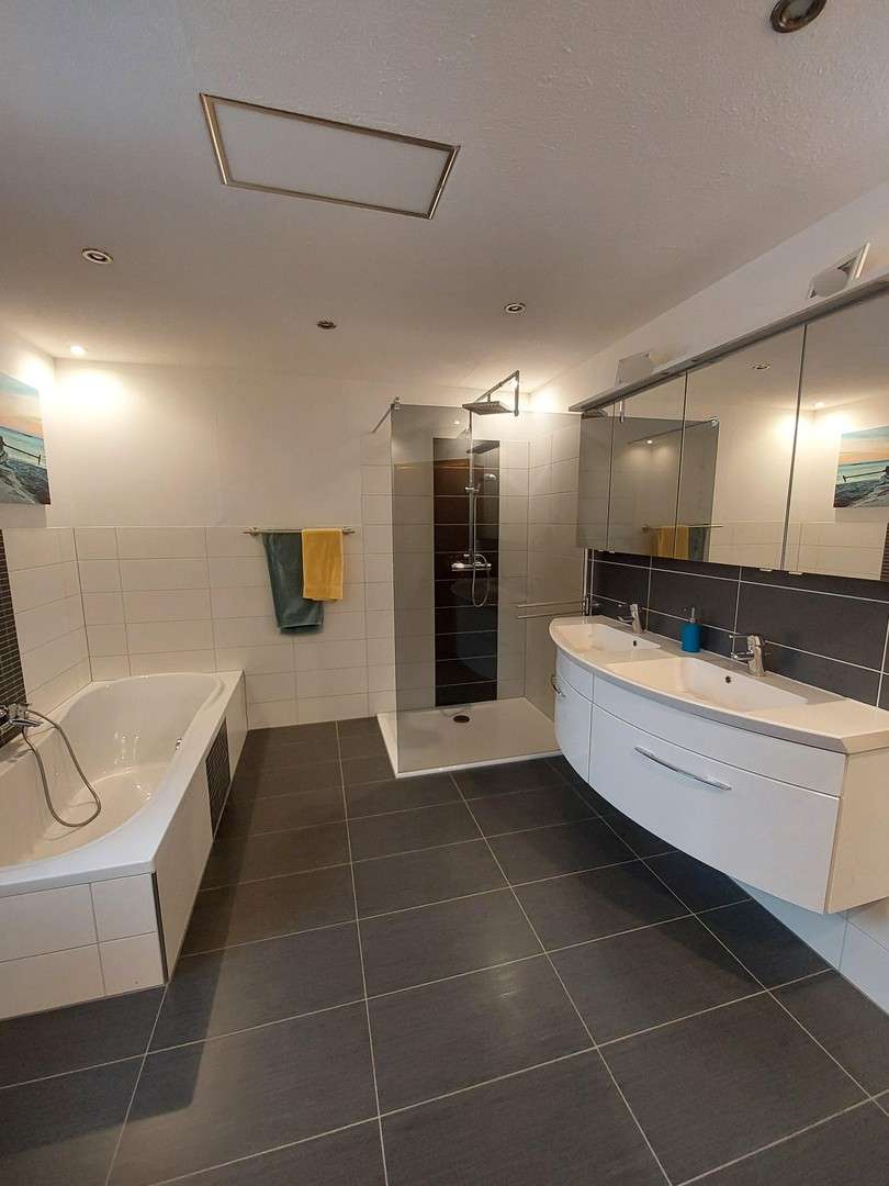 Immobilie in Reckendorf - Einfamilienhaus in Reckendorf zu verkaufen - großzügig, freundlich und sofort bezugsbereit - Bild 1