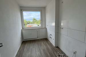 moderne 3 Zimmer Wohnung mit Balkon
