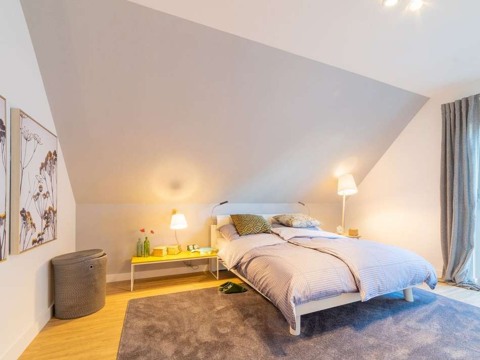 Lichtdurchflutetes Dachzimmer