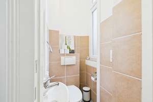 Zentrale möblierte 2-Zimmer-Wohnung/central furnished apartment suitable for 1 to 4 guests – Elsässer Platz 3, 65195 Westend / Bleichstraße, Wiesbaden – Vorschaubild 17
