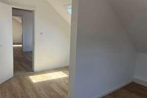 Schöne fünf Zimmer Altbauwohnung in Stuttgart, Bad Cannstatt – Die vollständige Adresse der Immobilie erhältst du vom Anbieter., 70372 Kurpark, Stuttgart – Vorschaubild 4