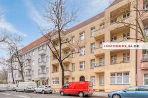 IMMOBERLIN.DE - Ersteinzug nach Top-Sanierung! Stuck-Altbauwohnung in attraktiver Lage – Die vollständige Adresse der Immobilie erhältst du vom Anbieter., 13409 Reinickendorf (Ortsteil), Berlin – Vorschaubild 1