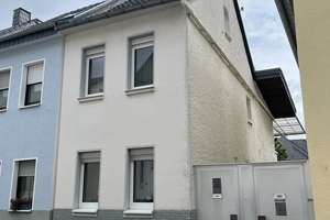 Ein EFH statt einer Wohnung mit schönem Sonnengarten!!
Ideal für 1-2 Personen!
Gasheizung aus 2025