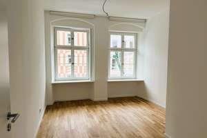 Lichter Wohntraum mit moderner Einbauküche und Balkon – komfortables Wohnen mit Stil und Freiraum – Burgergäßchen 4, 86150 Jakobervorstadt-Nord, Augsburg – Vorschaubild 9