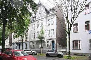 Mehrfamilienhaus mit viel Altbaucharme 
und Ausbaureserve!