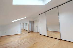 Traumwohnung mitten in der City: super ruhig mit Dachterrasse, Parkett, Aufzug .... – Die vollständige Adresse der Immobilie erhältst du vom Anbieter., 65185 Mitte, Wiesbaden – Vorschaubild 10