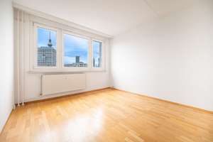 🌇 Berlin-Mitte Skyline-Blick aus der 10. Etage – Bezugsfreie 2 Zi Whg mit West-Ausrichtung & Aufzug – 10179 Mitte (Ortsteil), Berlin – Vorschaubild 4