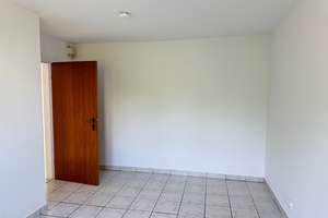 Helle 3-Zimmer-Dachgeschosswohnung  in Köln-Ostheim – ab sofort bezugsfrei – Frankfurter Str. 585, 51107 Ostheim, Köln – Vorschaubild 4