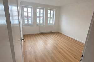 Wohnen mit Charakter: 3-Zimmer-Wohnung direkt am Ballhofplatz