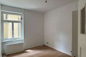 ERSTBEZUG NACH RENOVIERUNG 4-Zimmer Wohnung in ruhigem Hinterhof