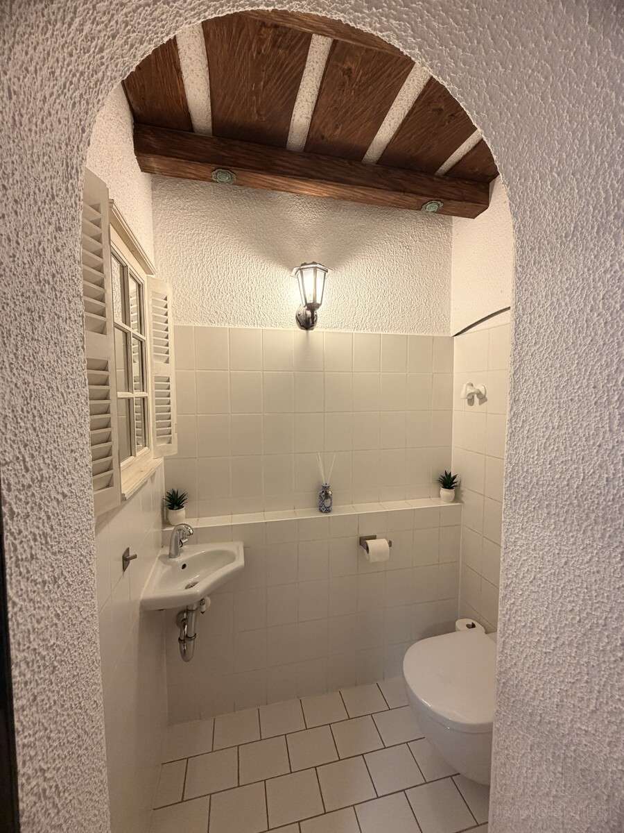 Immobilie in Kirchheim bei München - Schlossburg-Charakter trifft mediterranes Wohngefühl – außergewöhnliche Maisonette auf zwei Ebenen - Bild 3