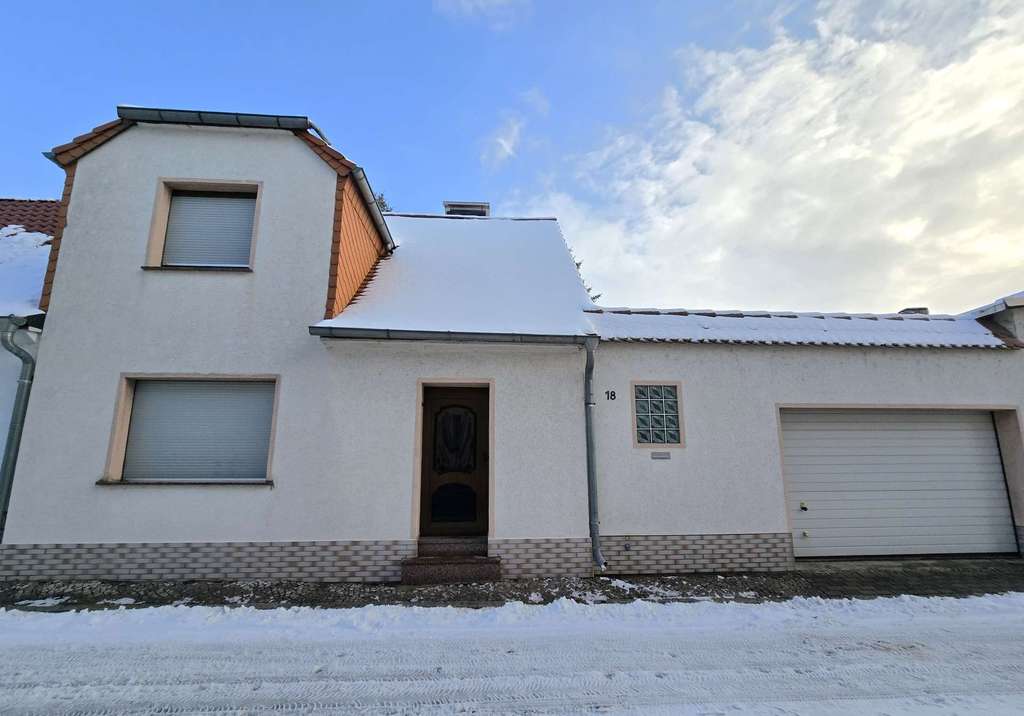 Immobilie in Barby - Charmantes Reihenmittelhaus mit Garage und Garten in ruhiger Lage von Barby - Bild 0