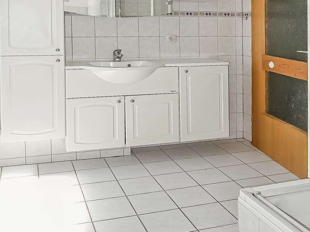 Immobilie in Meldorf - TOP-Lage: Renovierungsbedürftiges Einfamilienhaus mit Garage auf großem Grundstück in Meldorf - Bild 3