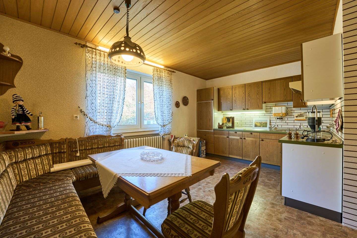 Immobilie in Felsberg - Zweifamilienhaus mit mehreren Modernisierungen und großem Grundstück in Felsberg - Bild 3