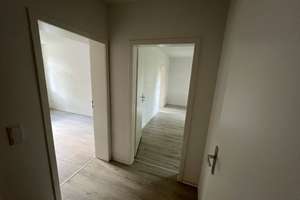 Anschauen-Einziehen - Helle 2 Zi.-EG Wohnung  - modernes Wannenbad mit Fenster – Werthauserstr. 101, 47226 Hochemmerich, Duisburg – Vorschaubild 5