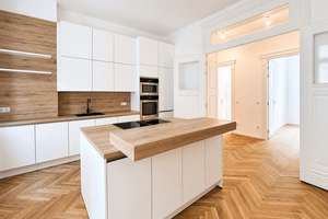 Seltene 4-Zimmer-Gartenwohnung mit ca. 173 m² Privatgarten, direkt am Adenauerplatz!