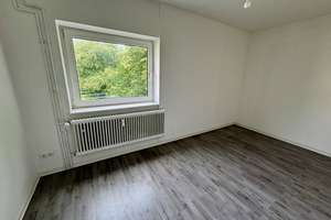 Helle 3-Zimmer-Wohnung mit Balkon, modernem Bad und idealem Grundriss – Am Heller 25, 38229 Gebhardshagen, Salzgitter – Vorschaubild 4