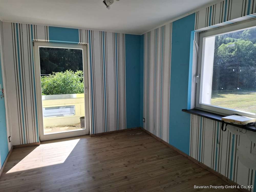 Immobilie in Rimbach - Fast ALLEINLAGE! Umfangreich saniert-Bezugsfrei! EFH mit sep. ELW, 1.600 ² Grd, 93485 Rimbach - Bild 3