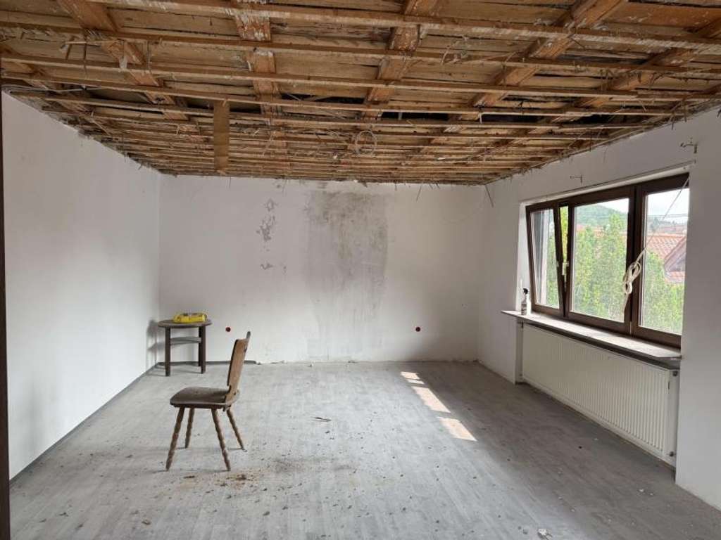 Immobilie in Esthal - Haus mit Nebengebäude - Bild 0