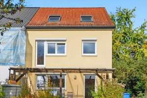 Doppelhaushälfte mit 6 Zimmern und großem Grundstück in ruhiger Lage – Die vollständige Adresse der Immobilie erhältst du vom Anbieter., 90475 Altenfurt, Moorenbrunn, Nürnberg – Vorschaubild 3