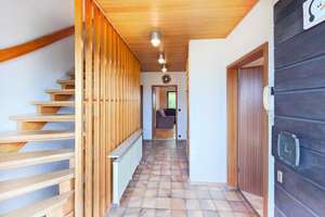 Familienbungalow mit Einliegerwohnung und Doppelgarage auf schönem Hanggrundstück – Katharinenberg 12, 91350 Gremsdorf – Vorschaubild 5
