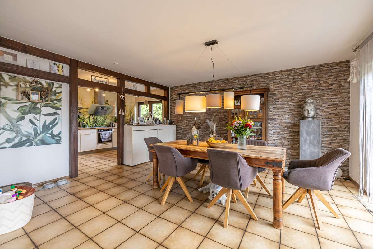 Immobilie in Walzbachtal - Ihr neues Zuhause in Jöhlingen- Einfamilienhaus mit ELW zum Wohlfühlen - Bild 3