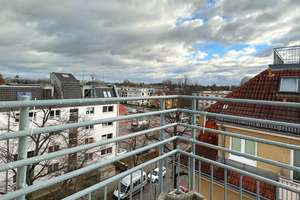 Solide vermietete DG-Wohnung mit 2 Terrassen, Aufzug und Tiefgarage – Die vollständige Adresse der Immobilie erhältst du vom Anbieter., 13156 Niederschönhausen, Berlin – Vorschaubild 2