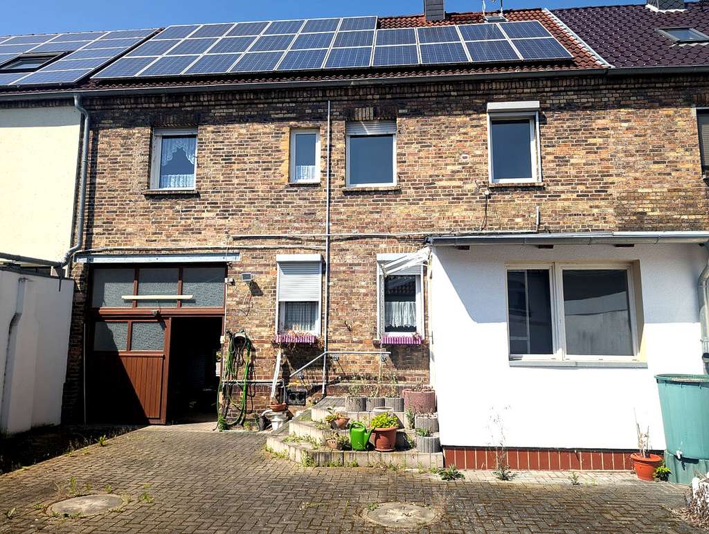 Immobilie in Bitterfeld-Wolfen - Viel Potenzial: Klinkerhaus mit PV-Anlage, Renovierung & Ausbauoption - Bild 2